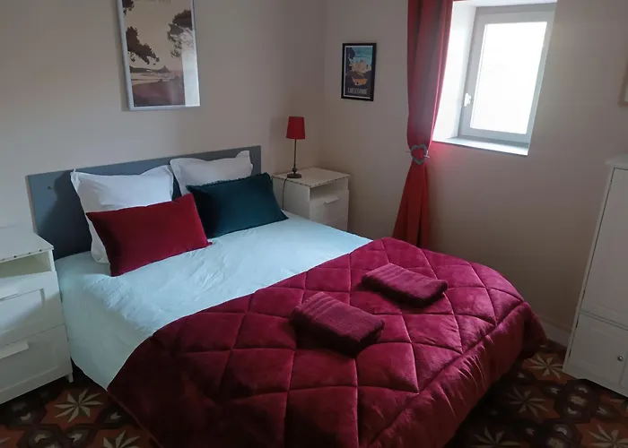 Les Chemins De La Cite Chambre Ou Appartement